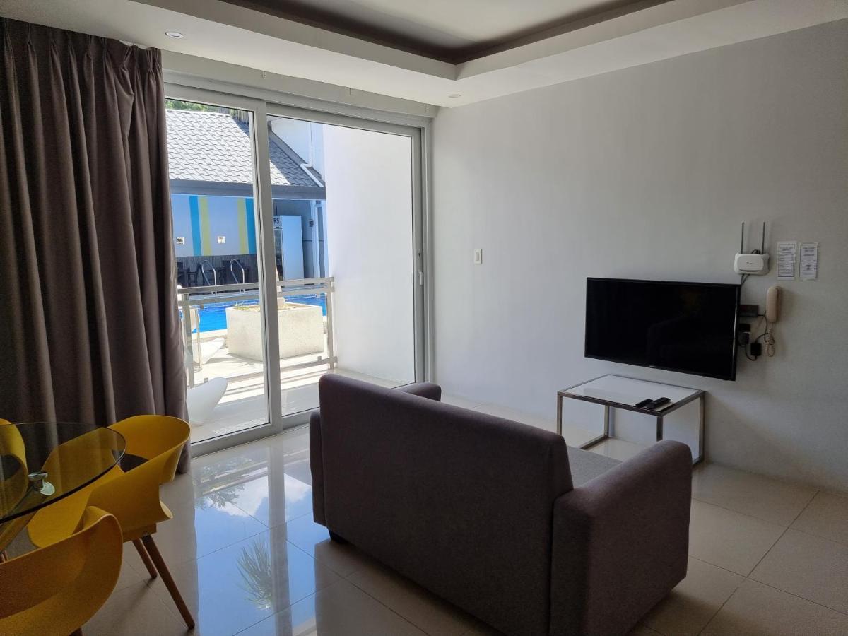 Chequers Suites Subic Bay Olongapo Esterno foto