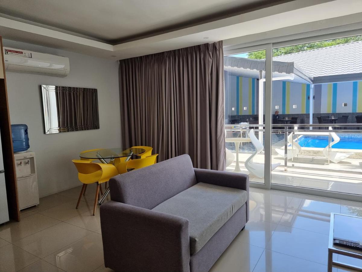 Chequers Suites Subic Bay Olongapo Esterno foto