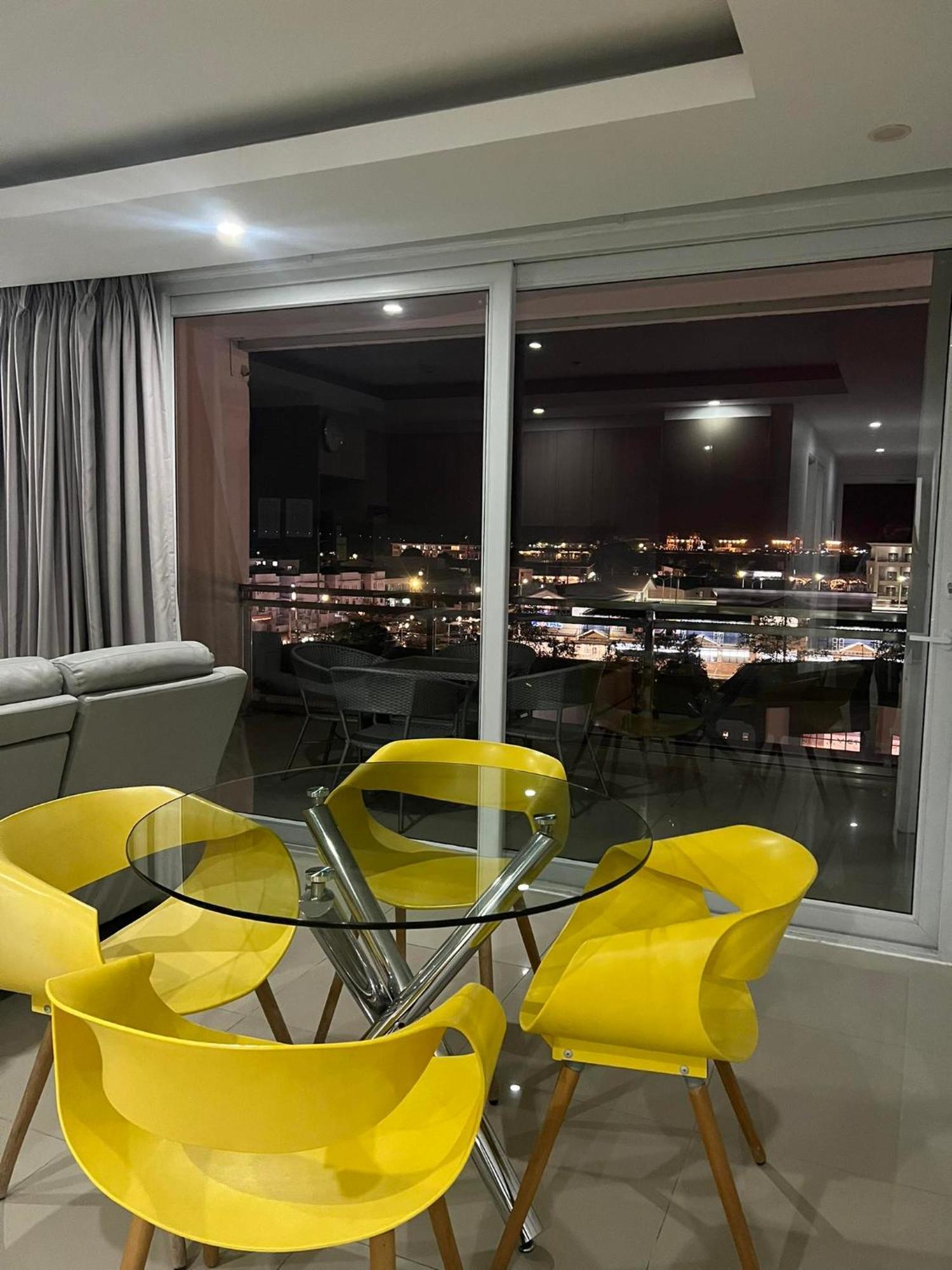 Chequers Suites Subic Bay Olongapo Esterno foto