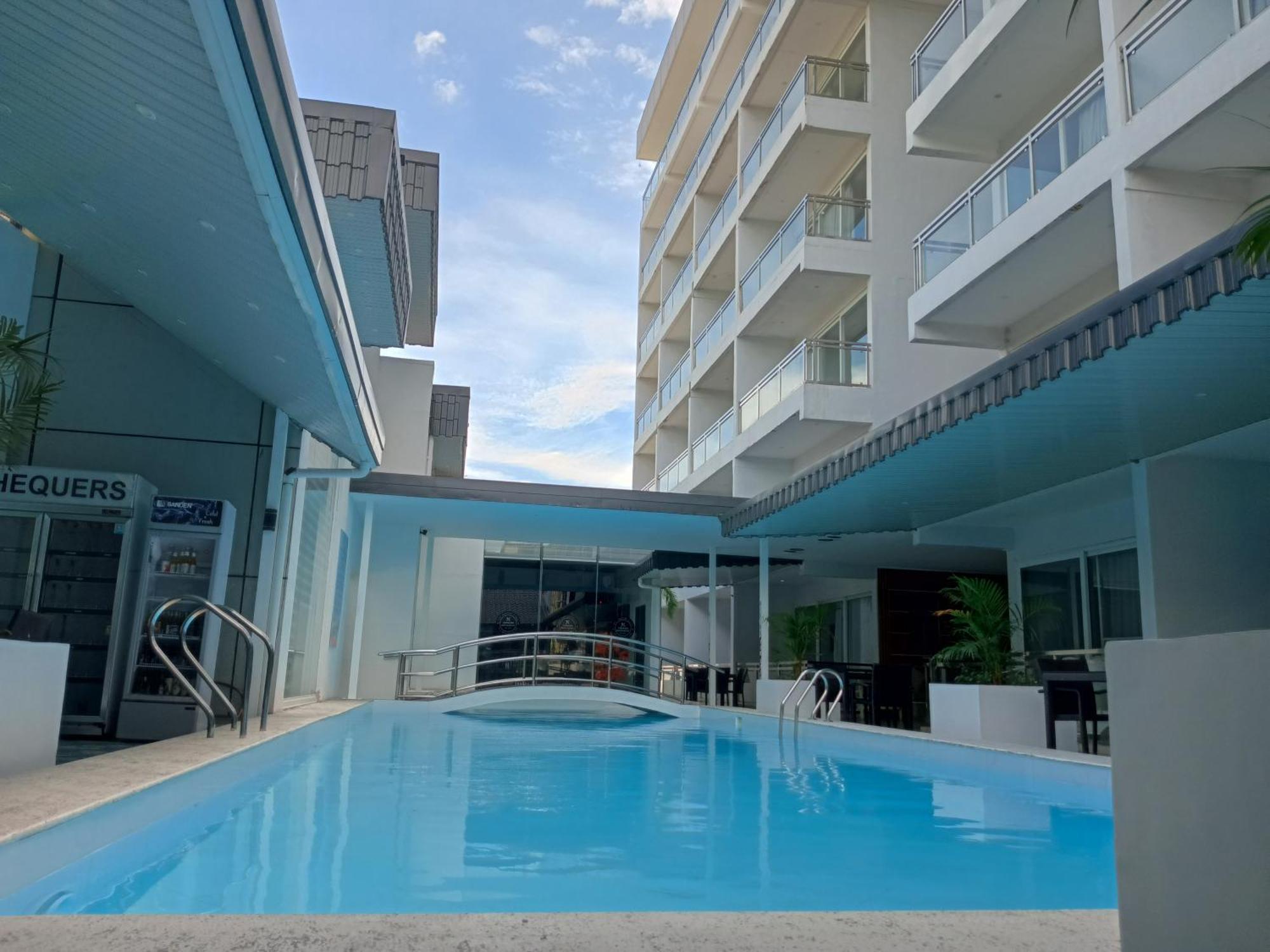 Chequers Suites Subic Bay Olongapo Esterno foto
