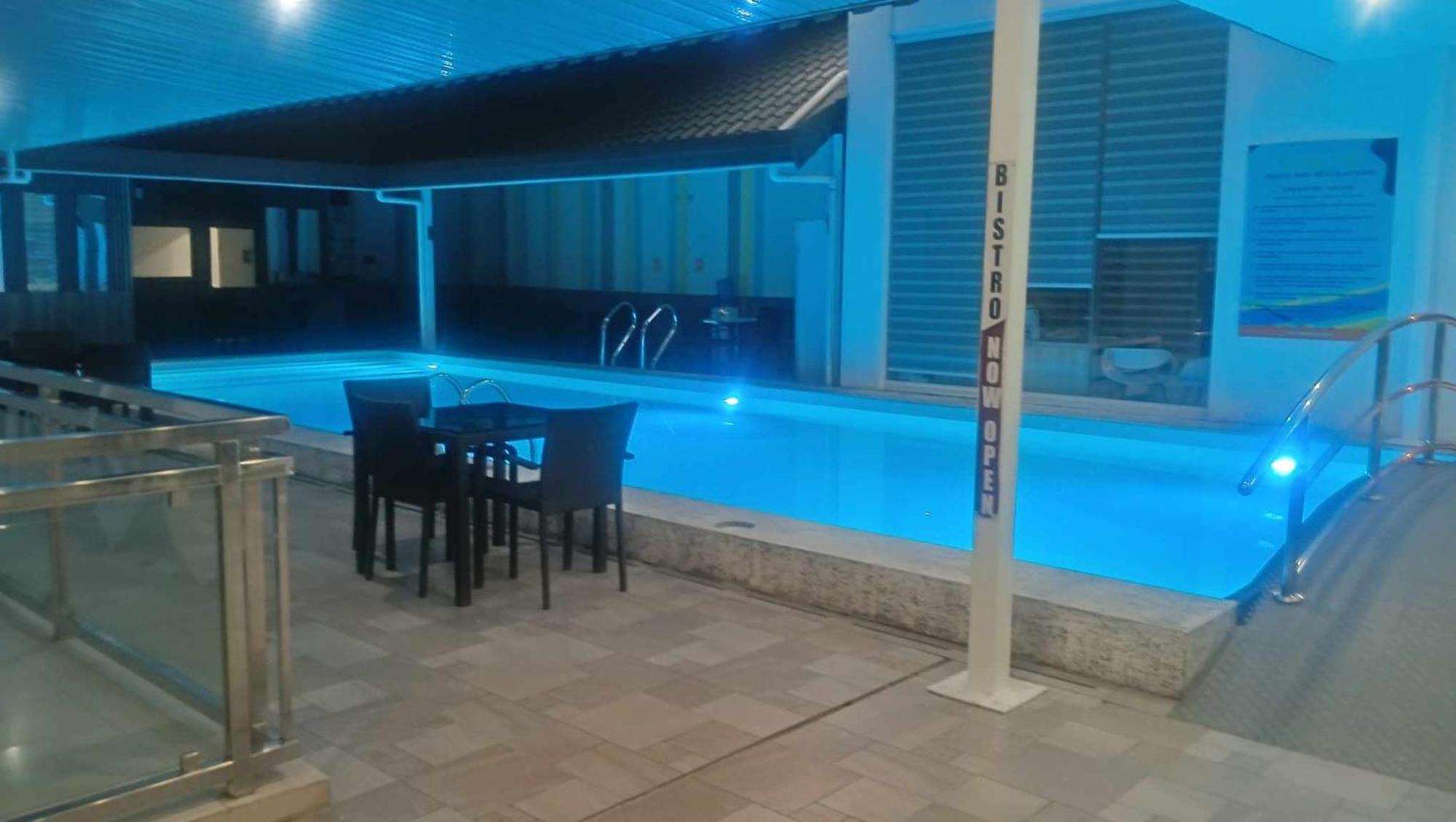 Chequers Suites Subic Bay Olongapo Esterno foto
