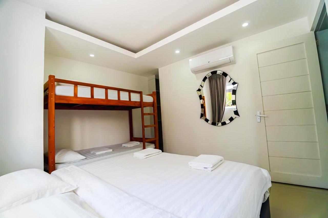 Chequers Suites Subic Bay Olongapo Esterno foto