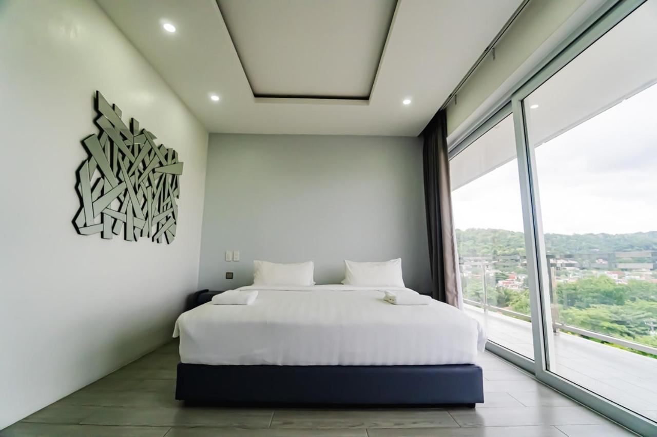 Chequers Suites Subic Bay Olongapo Esterno foto