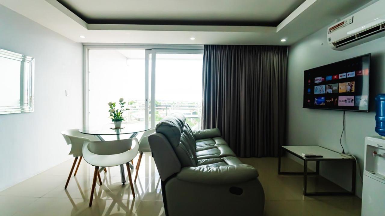 Chequers Suites Subic Bay Olongapo Esterno foto