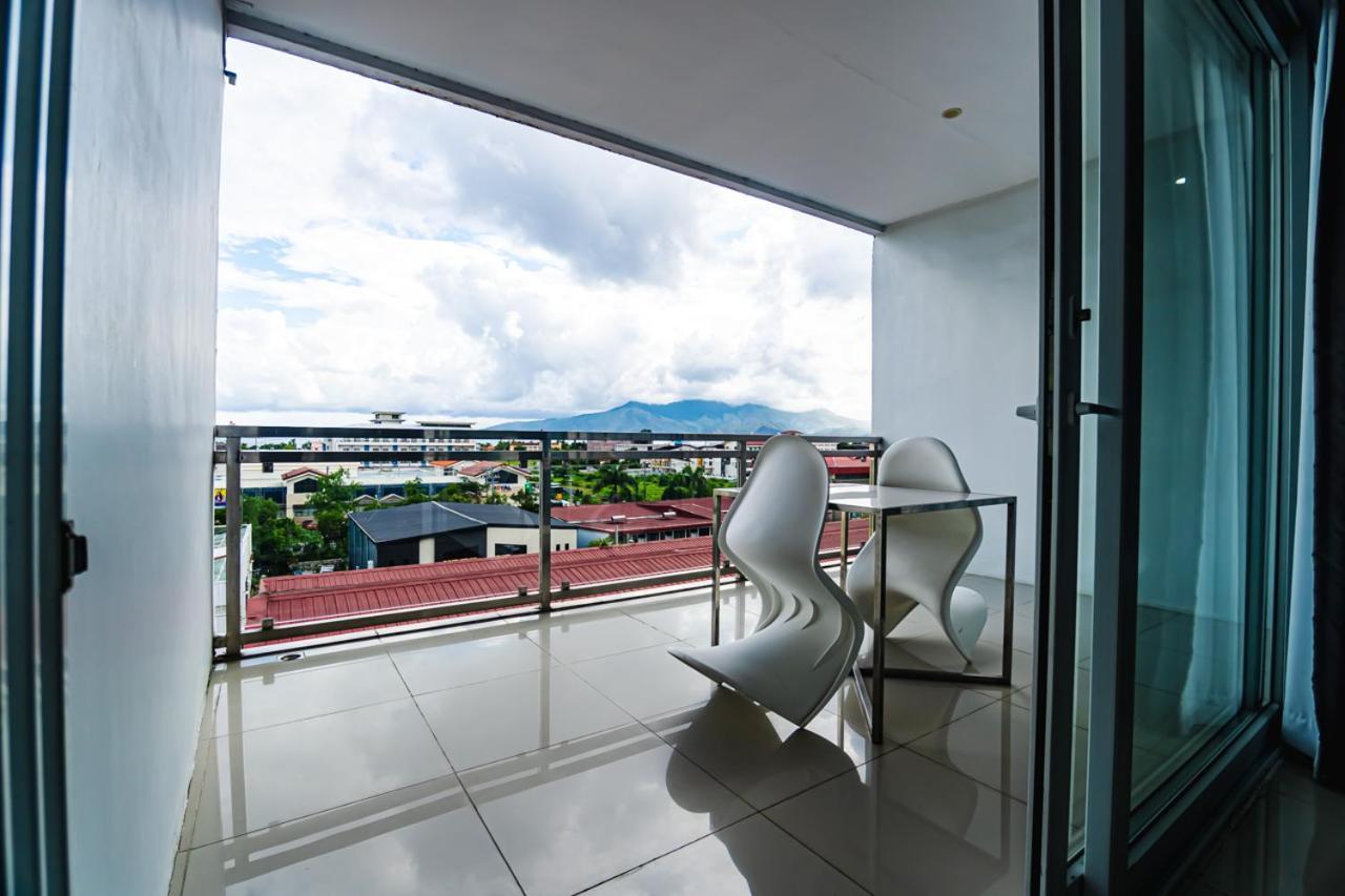 Chequers Suites Subic Bay Olongapo Esterno foto