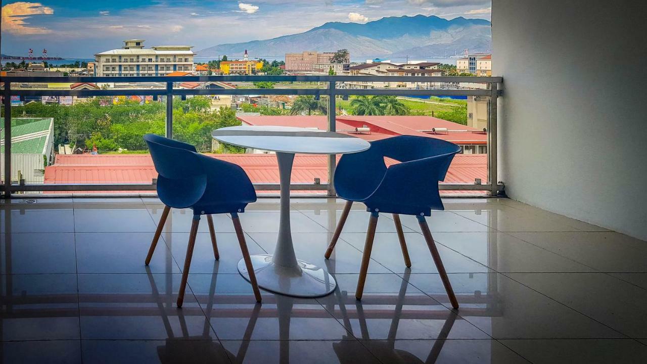 Chequers Suites Subic Bay Olongapo Esterno foto